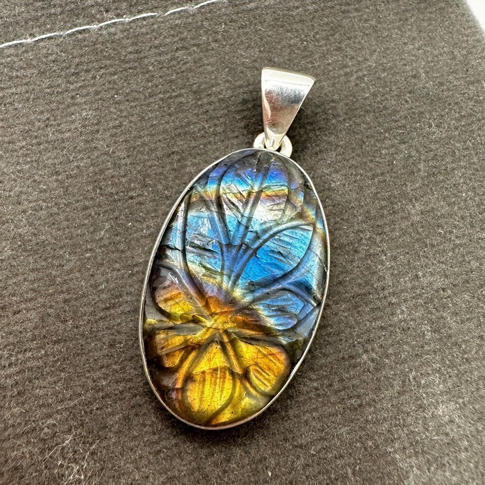 NWOT 27x16mm CARVED flower Labradorite pendant in solid sterling silver!